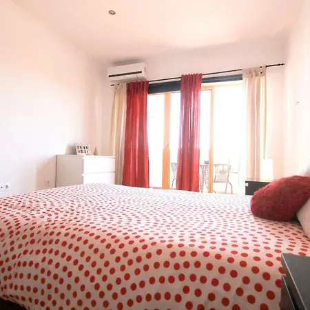 Avenida Das Comunidades Lusiadas Apartment